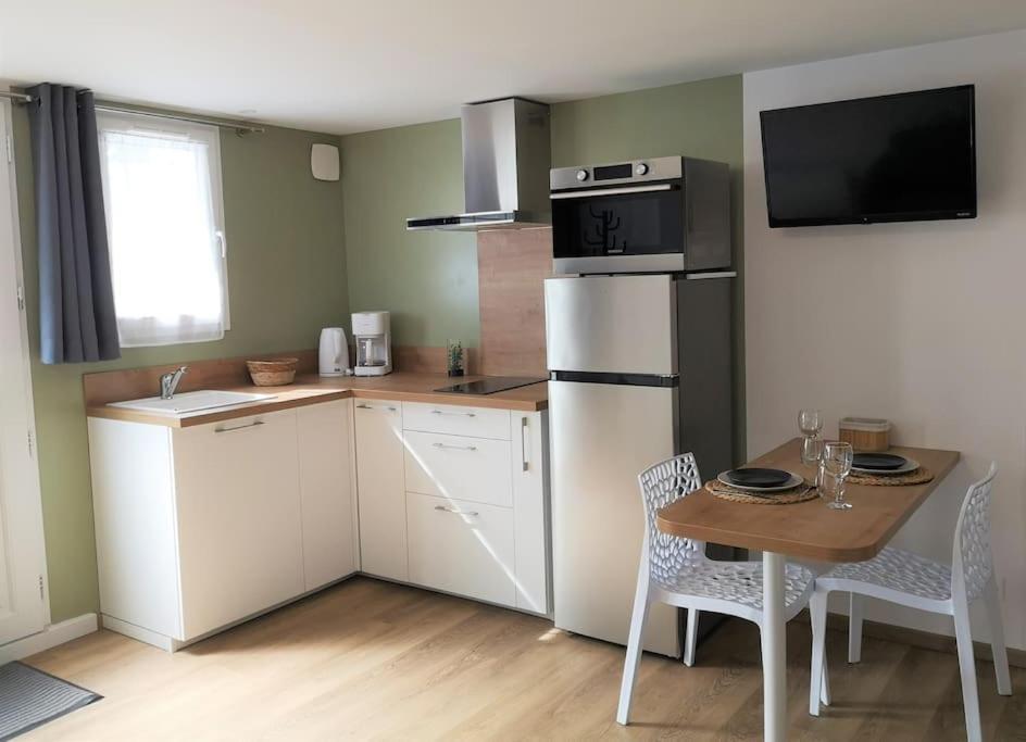 T1 Bis Proche Marais Avec Garage A Moto Apartment Bourges Luaran gambar